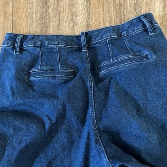 Lane Bryant Sz 16 High Rise Wide Leg Jeans, Signature Fit Flex Magic Waistband - Picture 13 of 15